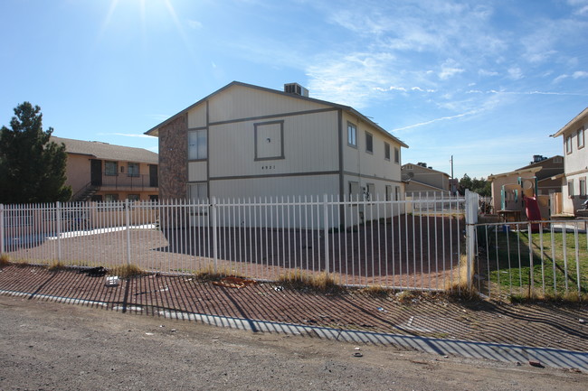 4921 Sammymel Dr in Las Vegas, NV - Building Photo - Building Photo