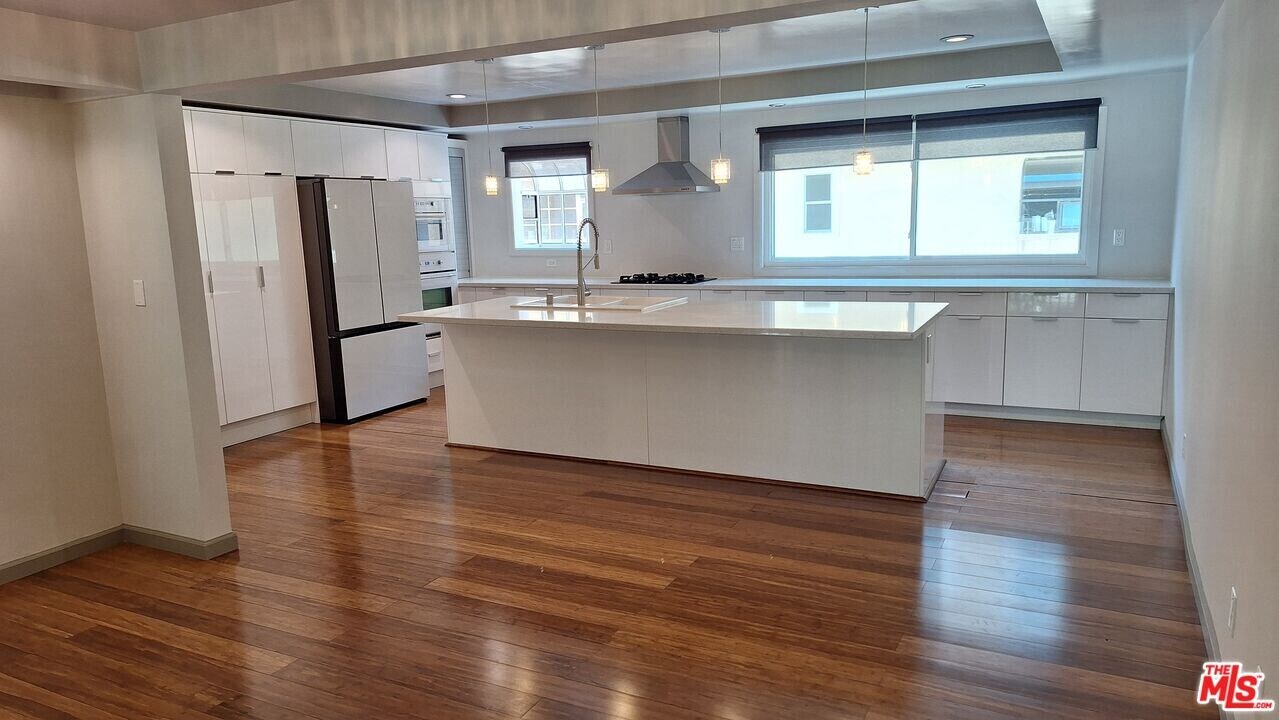 4751 La Villa Marina in Marina Del Rey, CA - Building Photo