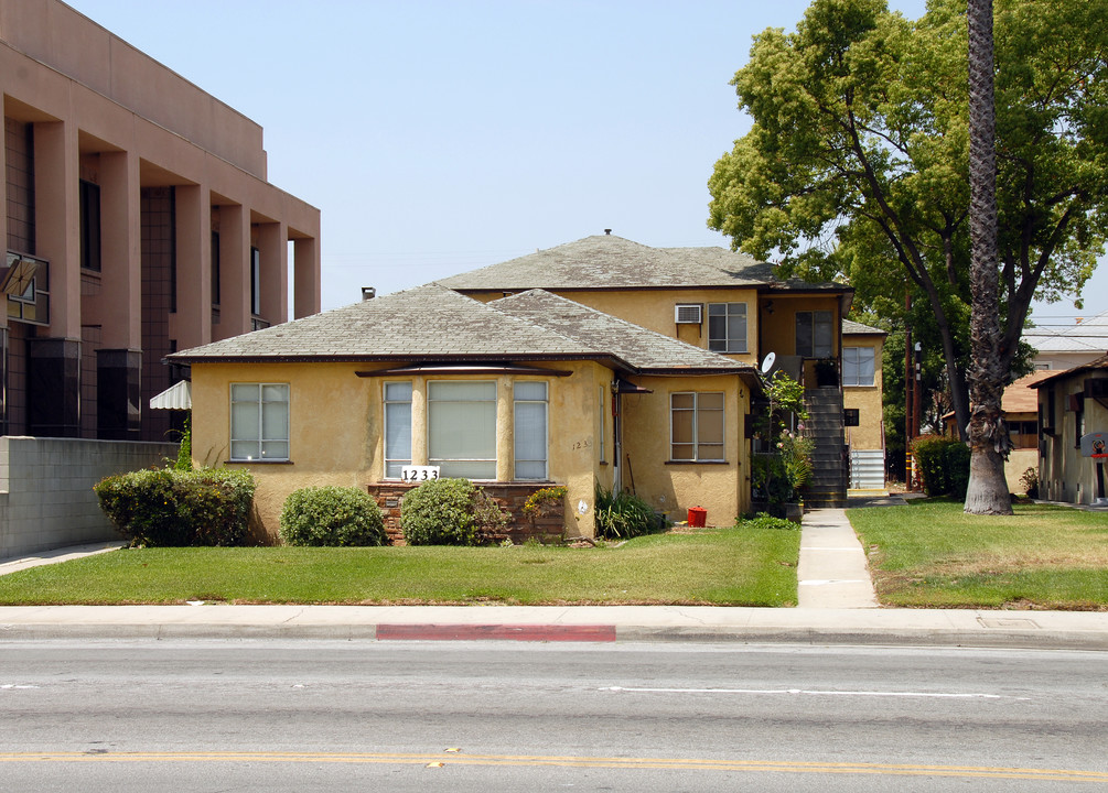 1233 Garfield Ave in Alhambra, CA - Building Photo