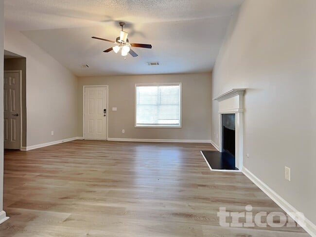 404 Wolf Creek Ct in Locust Grove, GA - Building Photo - Building Photo