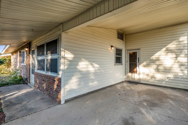 417 Summerhaven Dr in Columbus, MS - Building Photo - Building Photo
