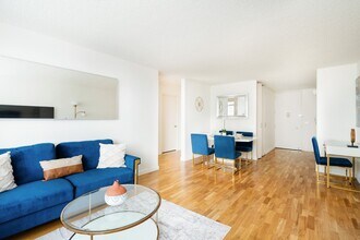 175 E 96th St in New York, NY - Building Photo - Building Photo