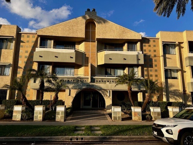 19009 Sherman Way, Unit 34 in Reseda, CA - Foto de edificio