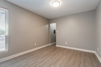 Pines Apartments in Jonesboro, AR - Foto de edificio - Interior Photo