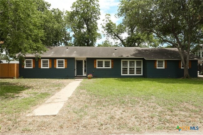 621 Hackberry St in Seguin, TX - Building Photo - Building Photo