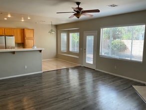 8112 Painted Clay Ave in Las Vegas, NV - Building Photo - Building Photo