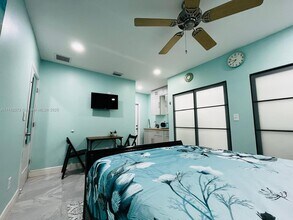 11131 SW 143rd Ct-Unit -STUDIO in Miami, FL - Building Photo - Building Photo
