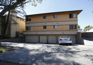 333 Chester St in Glendale, CA - Foto de edificio - Building Photo