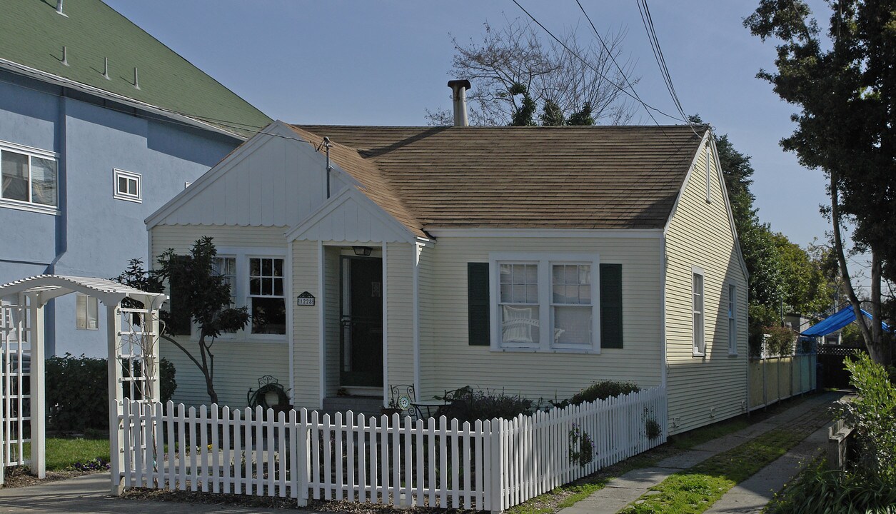 1226 Regent St in Alameda, CA - Foto de edificio