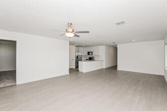 2748 Mistwood Dr in Fort Worth, TX - Foto de edificio - Building Photo