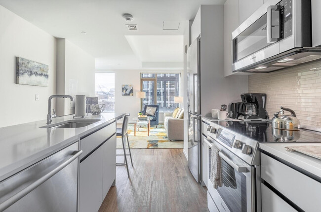 131 Seaport Blvd in Boston, MA - Building Photo - Building Photo