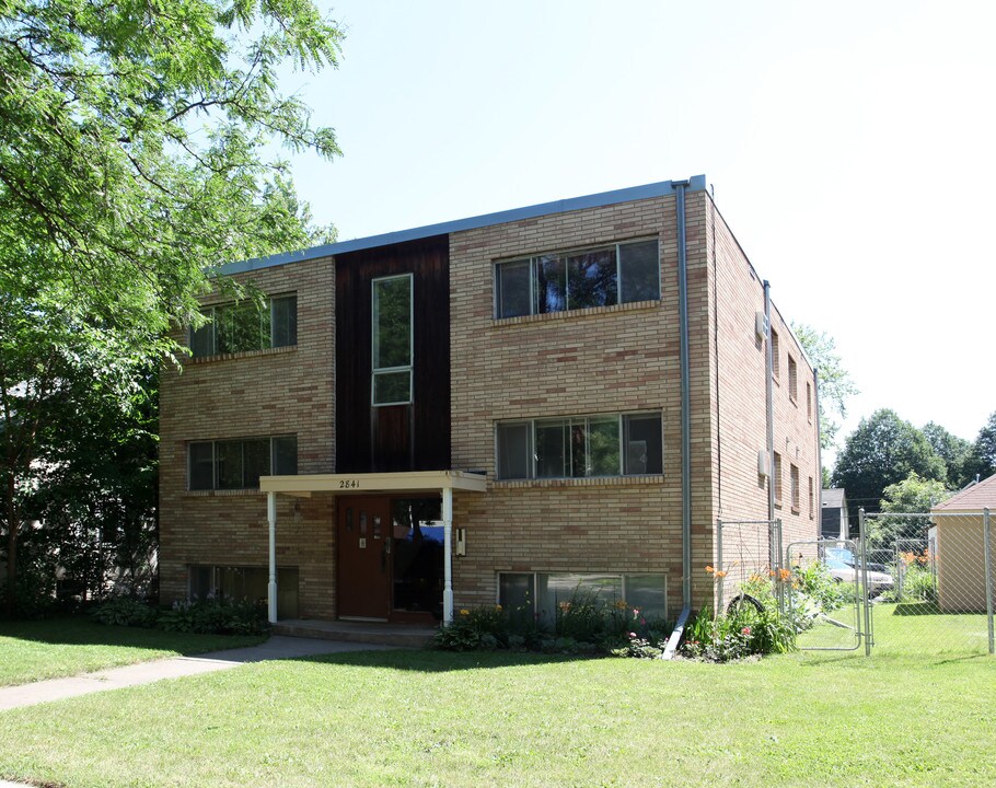 2841 33rd Ave S in Minneapolis, MN - Building Photo