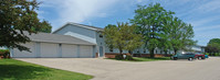 110-112 Industrial Dr in Beaver Dam, WI - Foto de edificio - Building Photo