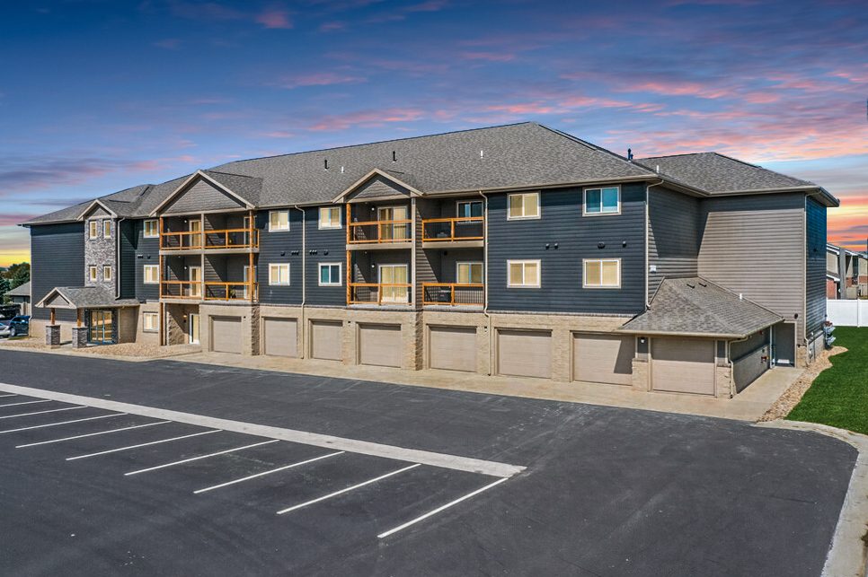 Brand New Pinnacle Point Apartments - West... in Sioux Falls, SD - Building Photo
