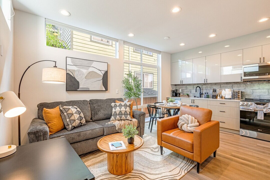 1615 S Washington St in Seattle, WA - Building Photo