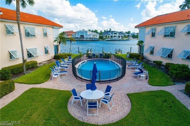 property at 3070 Gulf Shore Blvd N