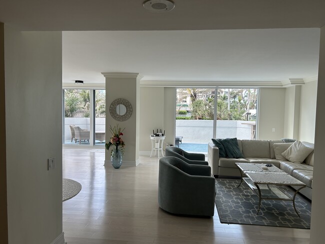 property at 4401 Gulf Shore Blvd N