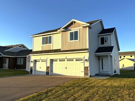 328 Bluebird Ct NW