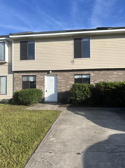 327 Beverly St in Hinesville, GA - Building Photo