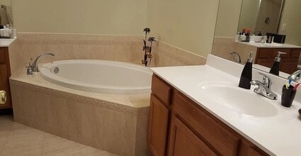 24 Marina Dr in Bayonne, NJ - Building Photo - Building Photo