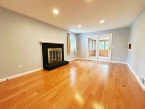 10 Friar Tuck Ln in Nashua, NH - Building Photo - Building Photo