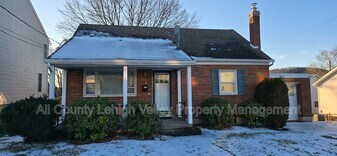 1560 Riegel St in Hellertown, PA - Building Photo