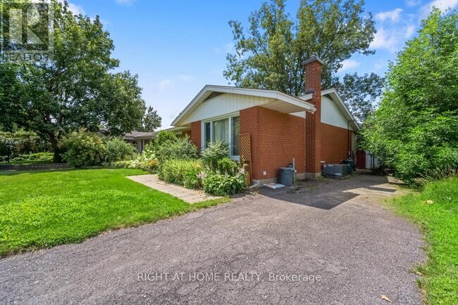 1252 Tompkins St in Ottawa, ON - Building Photo - Building Photo