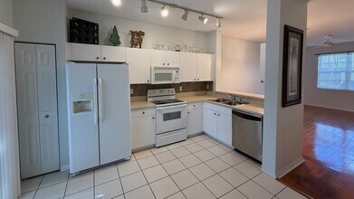 3620 Pine Oak Cir, Unit 105 in Ft. Myers, FL - Building Photo - Building Photo