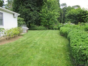 7 Meadow Ln in Pleasantville, NY - Building Photo - Building Photo