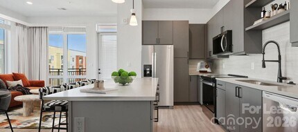 2222 N Tryon St in Charlotte, NC - Building Photo - Building Photo