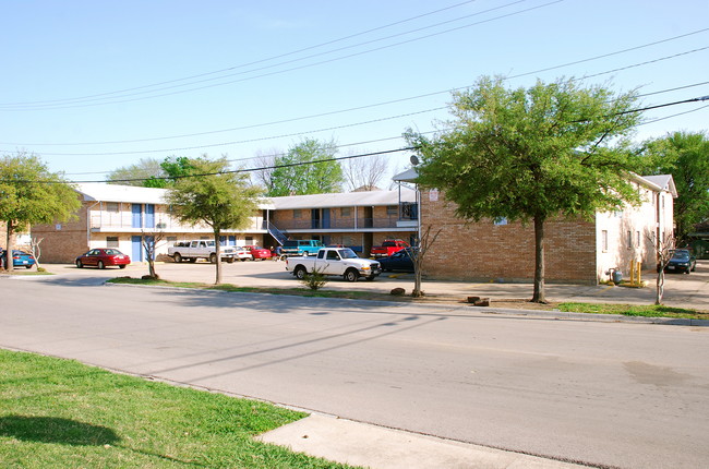 Campus Walk Apartments in Denton, TX - Building Photo - Building Photo