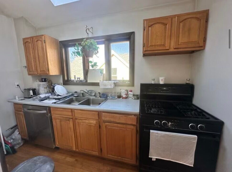 147 Willow Ave in Somerville, MA - Building Photo