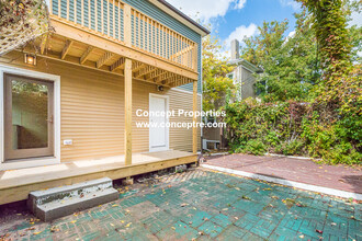 301 Alewife Brook Pkwy in Somerville, MA - Building Photo - Building Photo