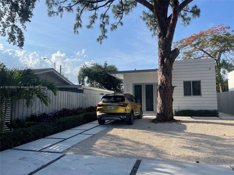 3155 NW 103rd St-Unit -3157 in Miami, FL - Foto de edificio