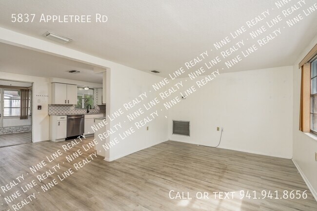 5837 Appletree Rd in Holiday, FL - Building Photo - Building Photo