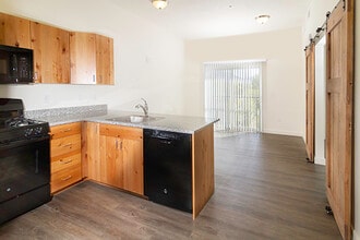 Ten Fifteen Apartments in Salt Lake City, UT - Building Photo - Building Photo