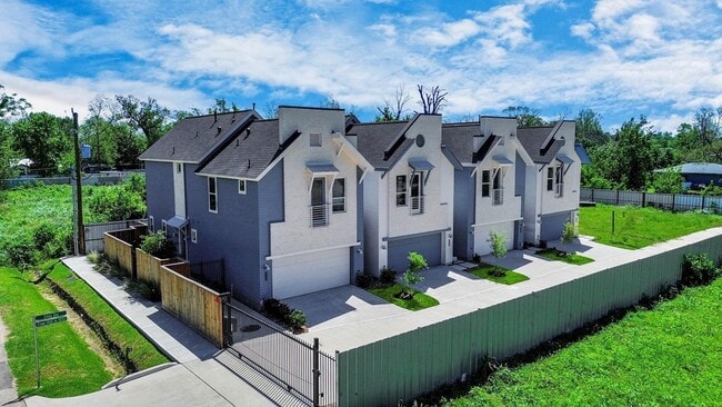 property at 1049 Glenn Ave