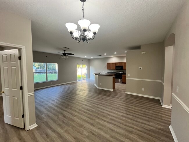 811 Coade Stone Dr in Seffner, FL - Building Photo - Building Photo
