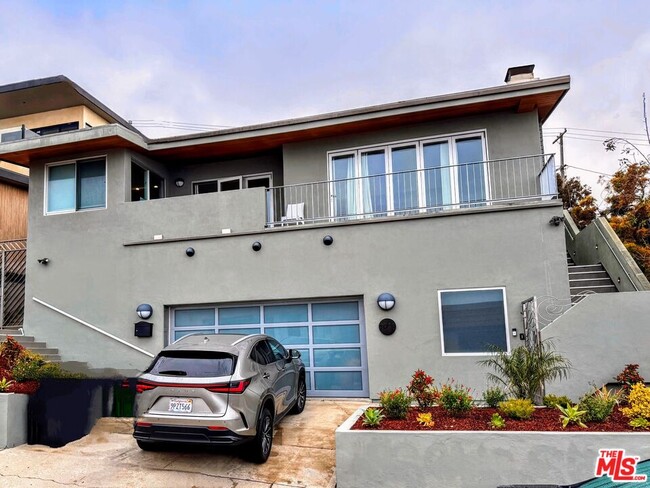 property at 7008 Vista Del Mar Ln