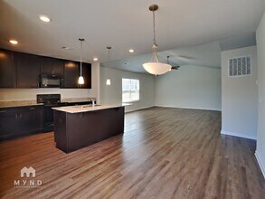 120 Dasher Dr in Stillwell, GA - Foto de edificio - Building Photo