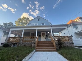 18 Edgewood St in White Plains, NY - Building Photo