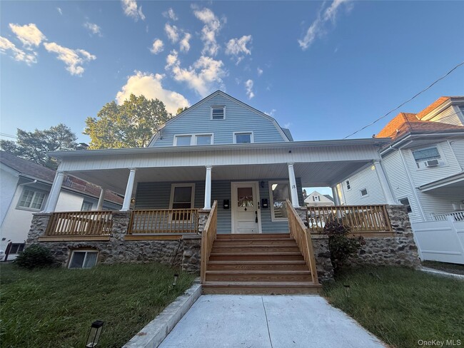 property at 18 Edgewood St