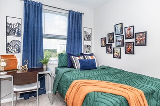 Vivio on Tenth in Indianapolis, IN - Foto de edificio - Building Photo