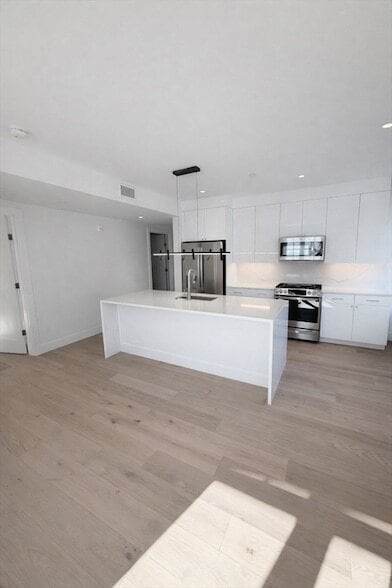 65 L St, Unit 9 in Boston, MA - Building Photo - Building Photo