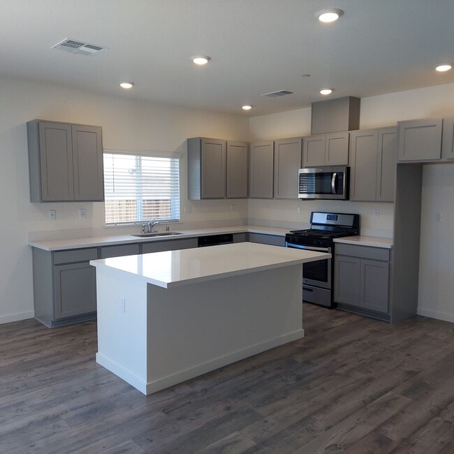 9264 Farmstead Cir in Roseville, CA - Building Photo - Building Photo