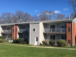 Newport Apartments in Milford, CT - Building Photo - Building Photo