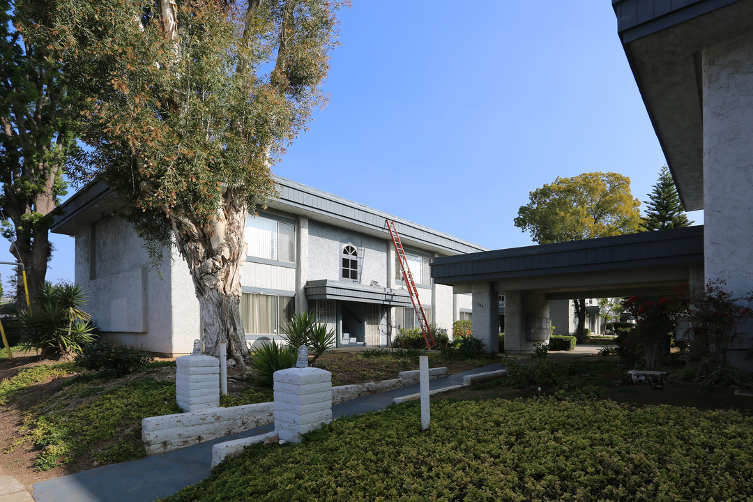 Broadway Apartments II in El Cajon, CA - Building Photo