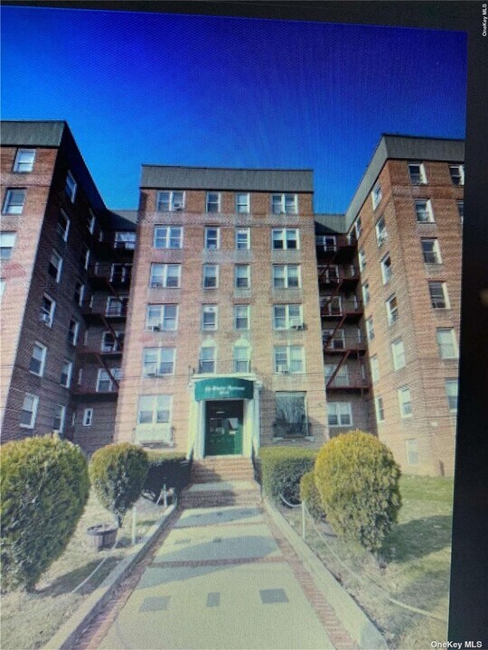 143-25 84th Dr in Queens, NY - Building Photo