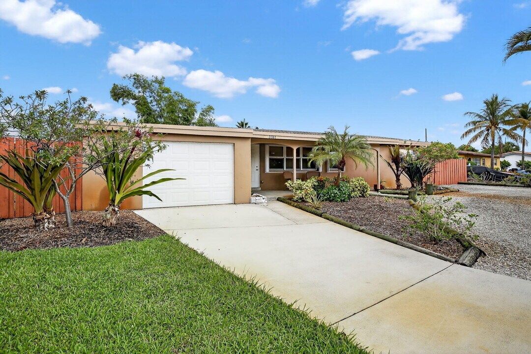 3761 SW 18th St in Fort Lauderdale, FL - Building Photo
