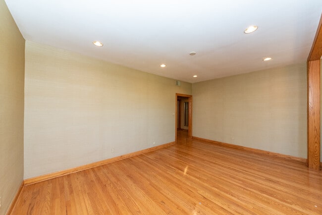 3413 N Elaine Pl, Unit 3 in Chicago, IL - Building Photo - Building Photo